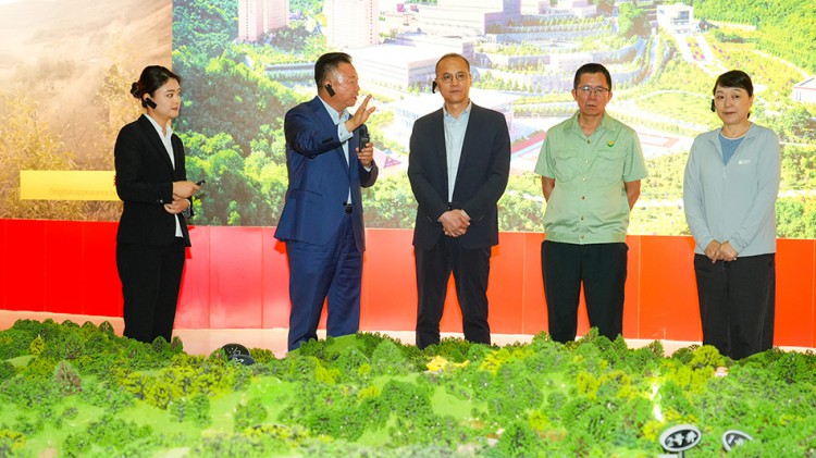 省科技廳黨組書(shū)記、廳長(zhǎng)張世榮蒞臨金徽股份指導(dǎo)工作